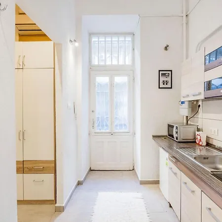 Apartment Akacfa 27-2 Center With Aircon