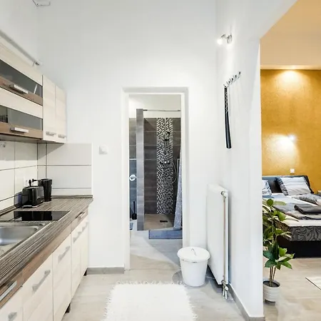 Akacfa 27-2 Center With Aircon Apartment